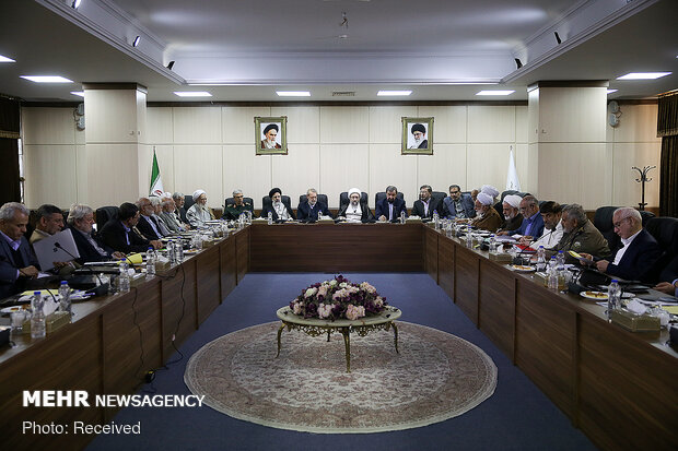 مصوبه مجلس درباره حذف سود و جریمه مرکب از سوی مجمع تشخیص تأیید شد
